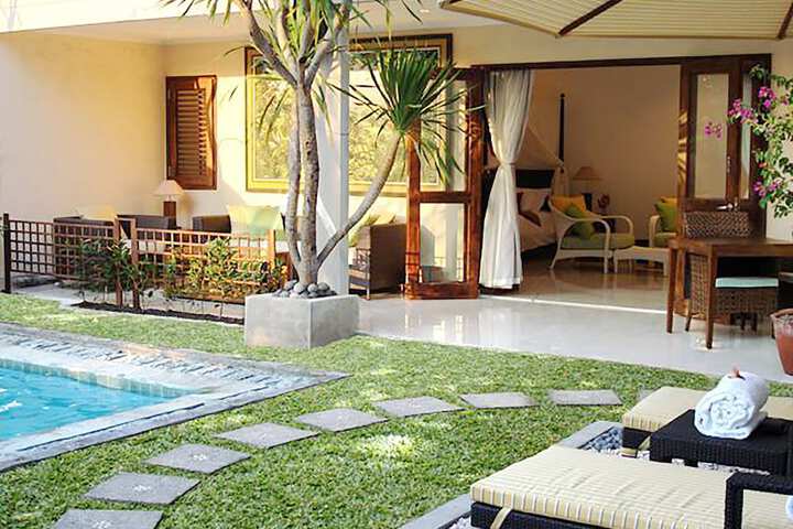 Hotel with Pool