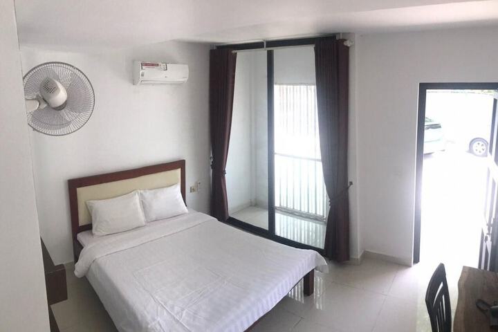 Room 32 of 48