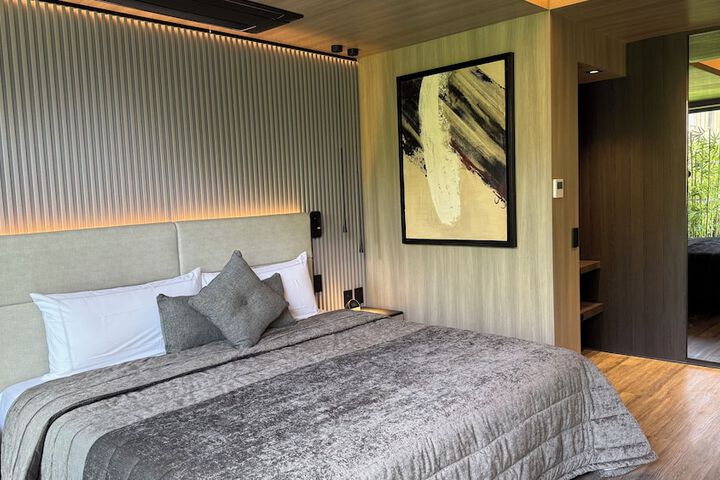 Room 37 of 64