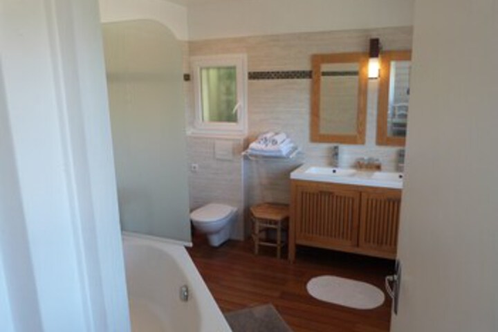 Room 12 of 37