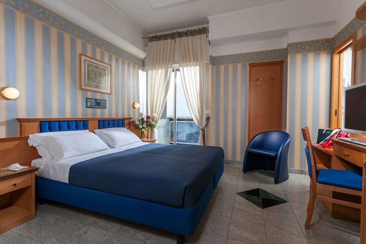 Room 10 of 111