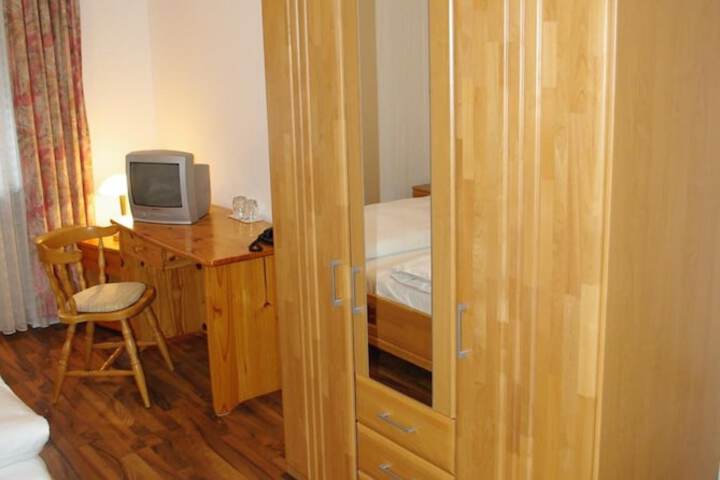 Room 14 of 39