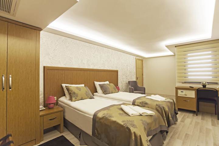 Room 27 of 52