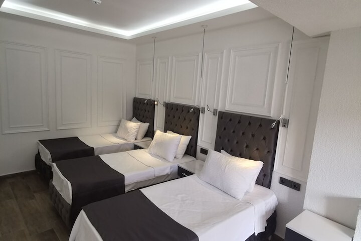 Room 30 of 85
