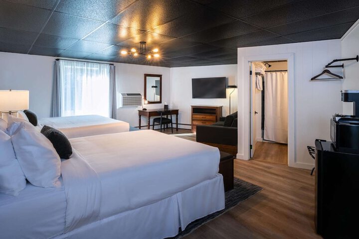 Room 11 of 40