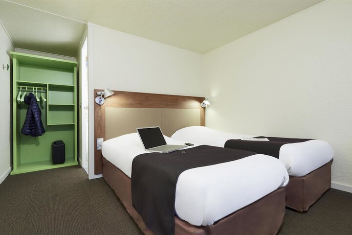 Room 6 of 39