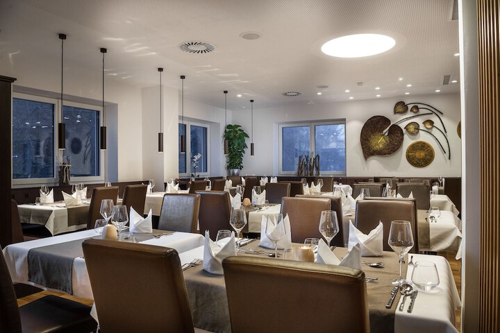 Dining 53 of 68