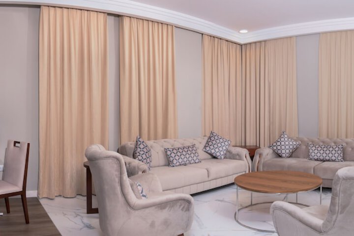 Room 7 of 33