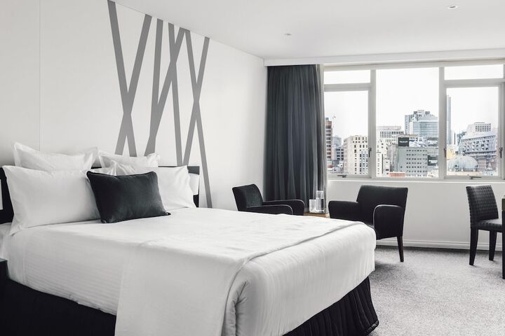 Room 15 of 102
