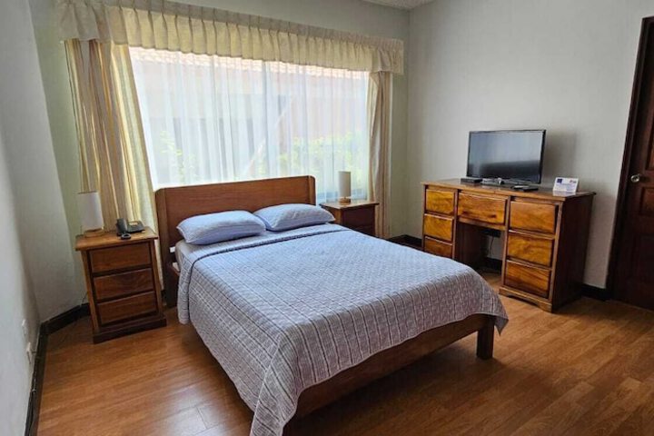 Room 5 of 27
