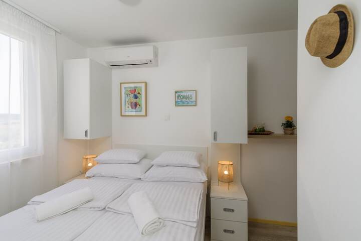 Room 3 of 23