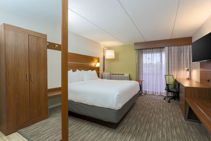 1 King Bed (6 of 15)