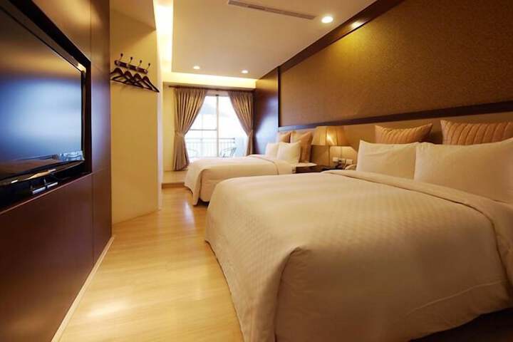 Room 14 of 28