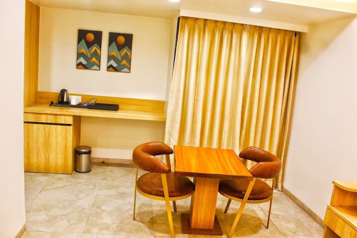 Room 8 of 34
