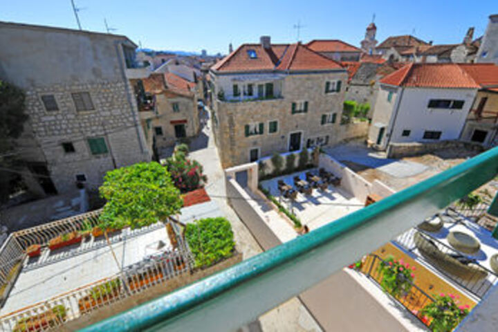 Hotel Exterior 40 of 183