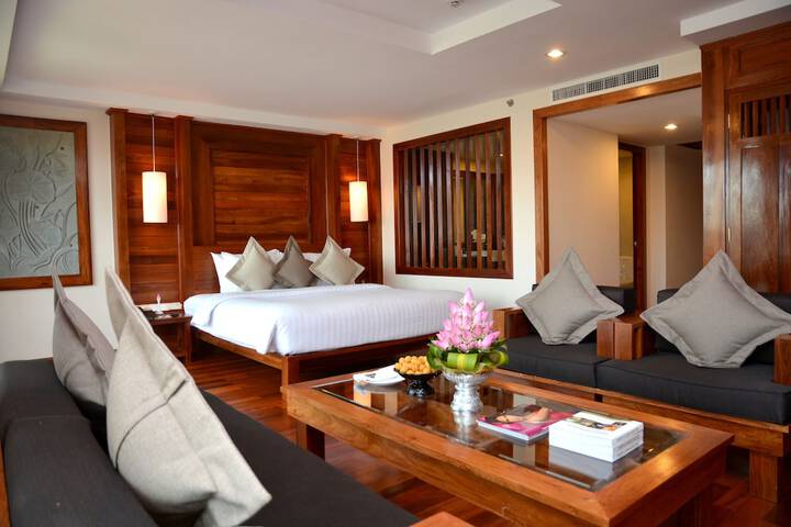 Room 32 of 83