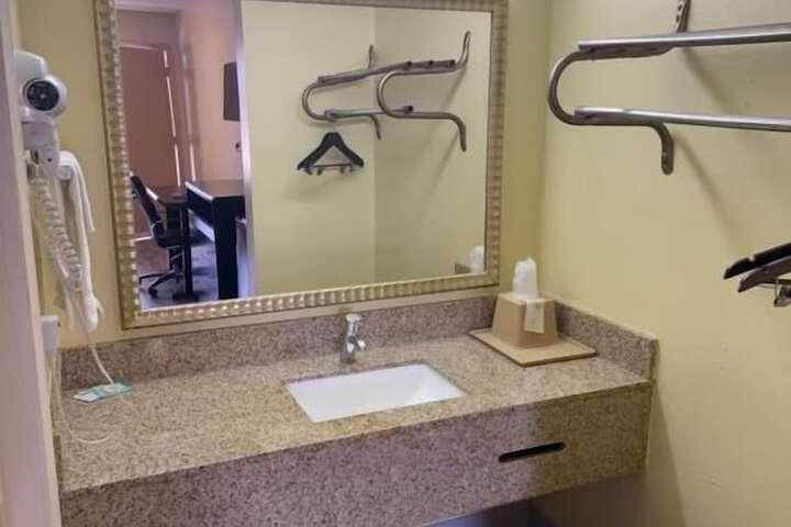 Room 13 of 25