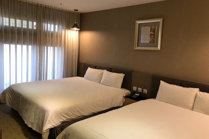 Room 9 of 36