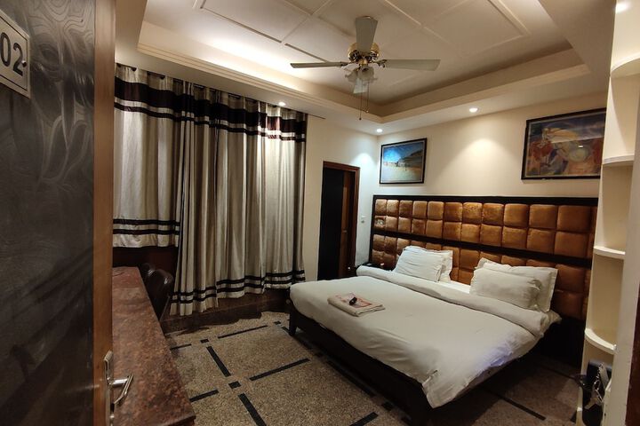 Room 12 of 26