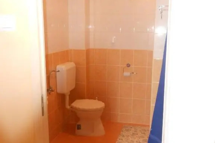 Room 6 of 17
