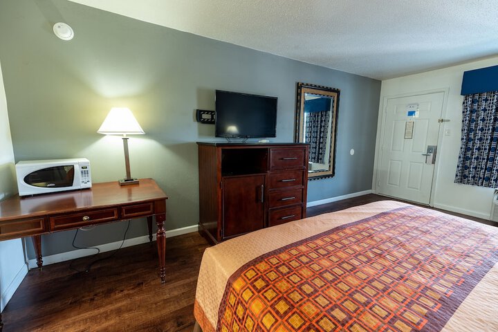 Standard | King Bed (1 of 6)