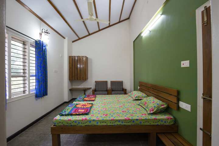 Room 9 of 34