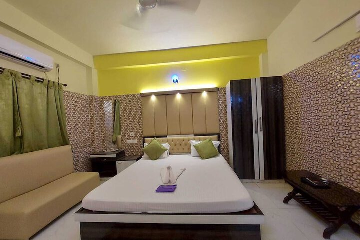 Room 5 of 11