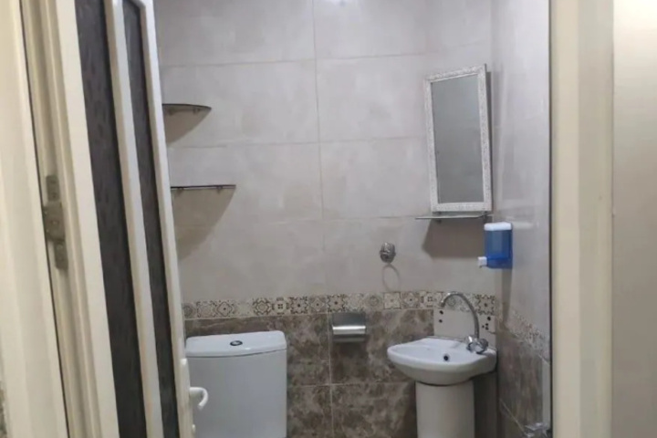 Room 9 of 10