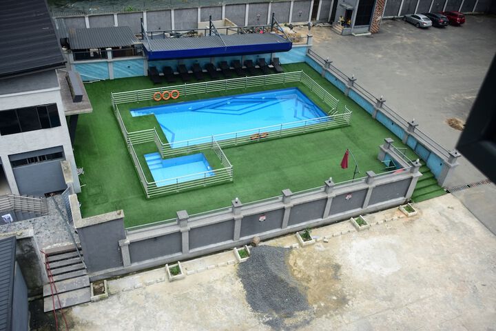 Pool 16 of 39