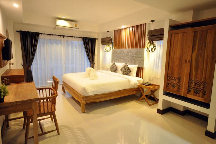Room 13 of 77