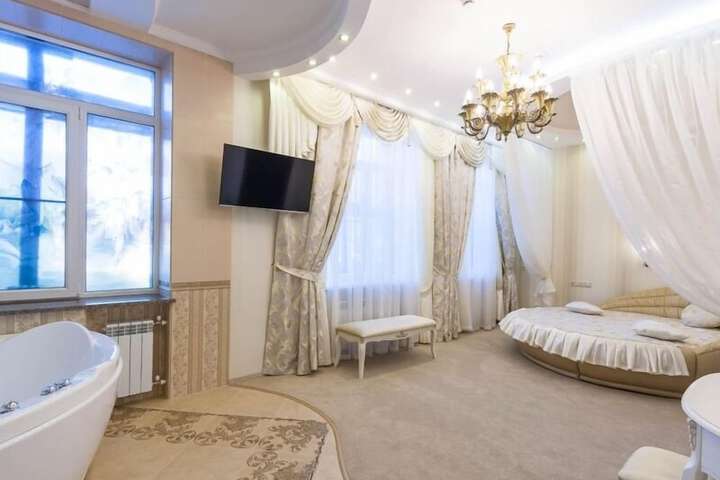 Room 40 of 143