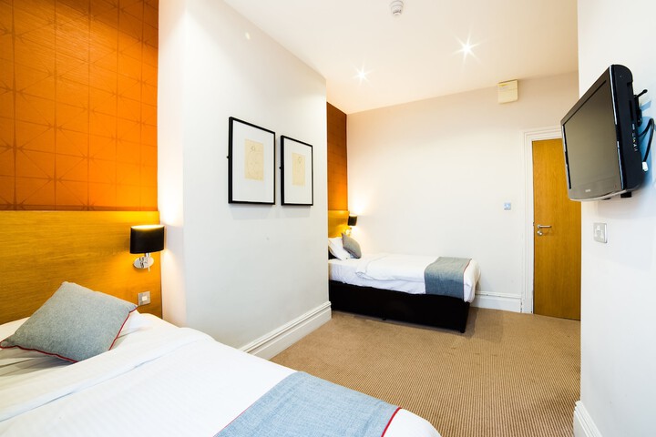 Room 17 of 48