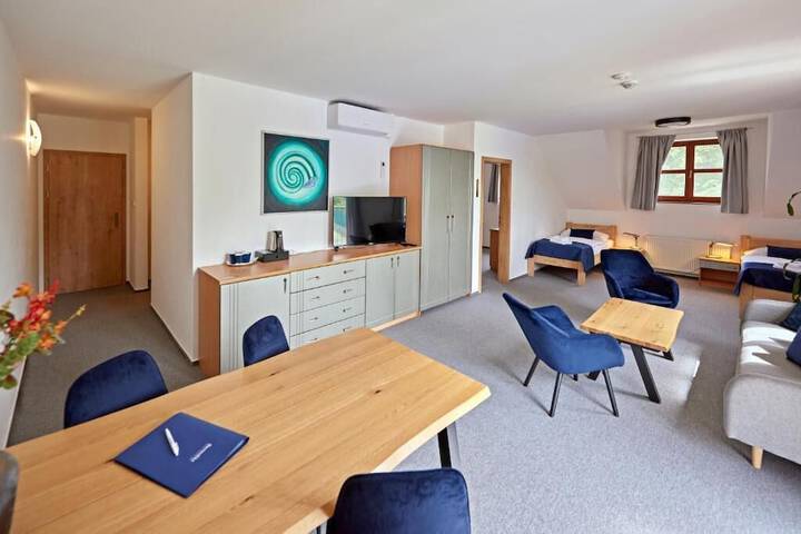 Room 2 of 91