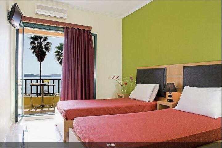 Room 4 of 7