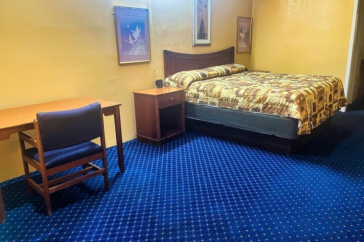 Room 11 of 24