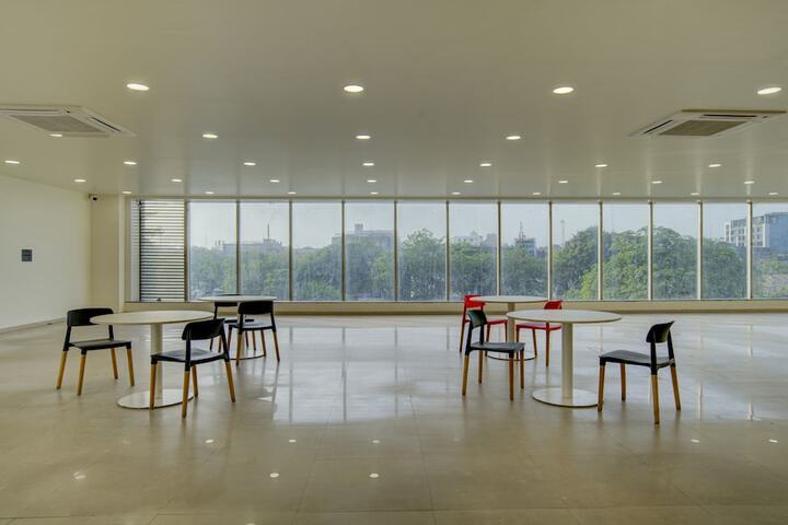 Ballroom/Hall 22 of 27