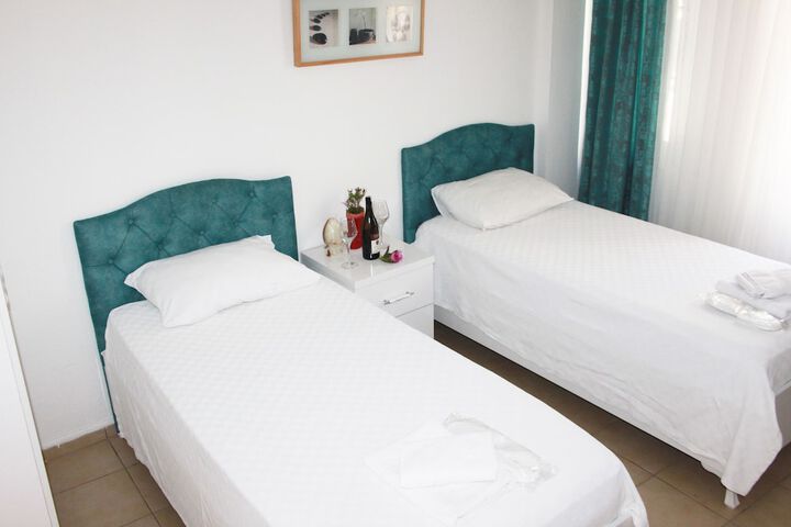 Room 4 of 25