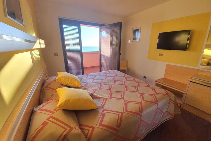 Room 9 of 46