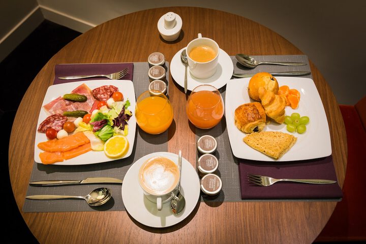 Breakfast/Coffee Service 57 of 70