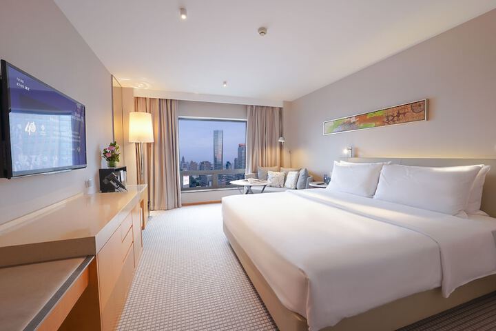Room 2 of 87