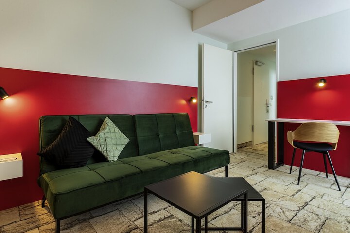 Room 14 of 48