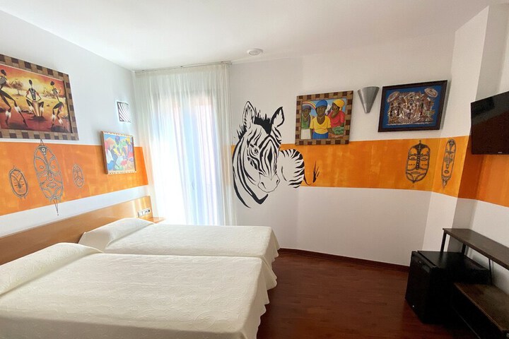 Room 13 of 23