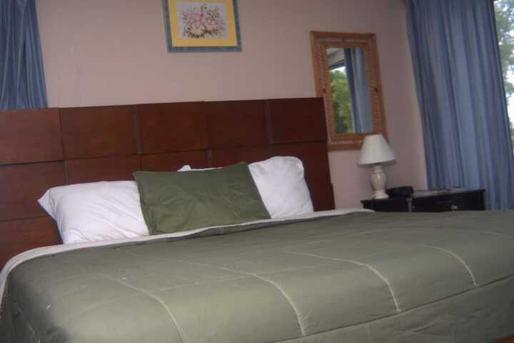 Room 4 of 93