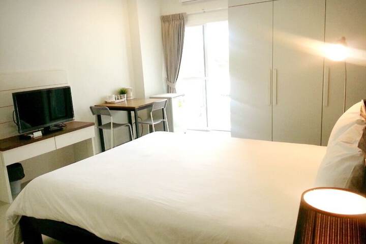 Room 4 of 32