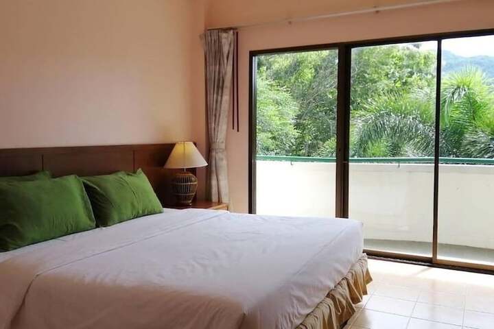 Room 4 of 34
