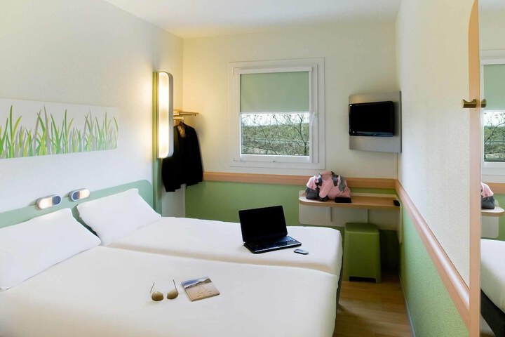 Room 7 of 35