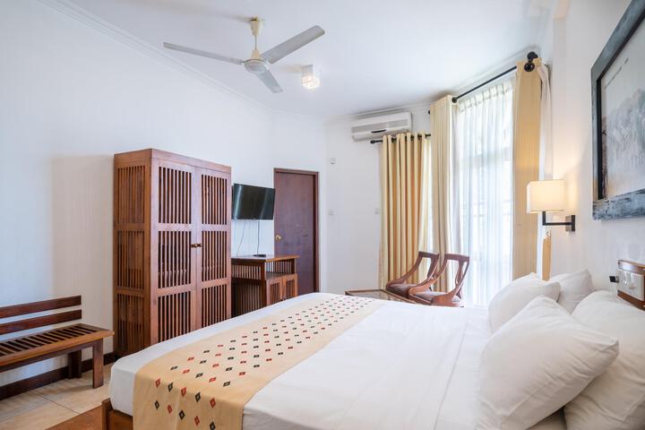 Room 21 of 46