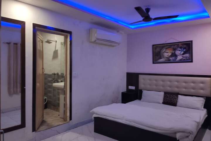 Room 8 of 14