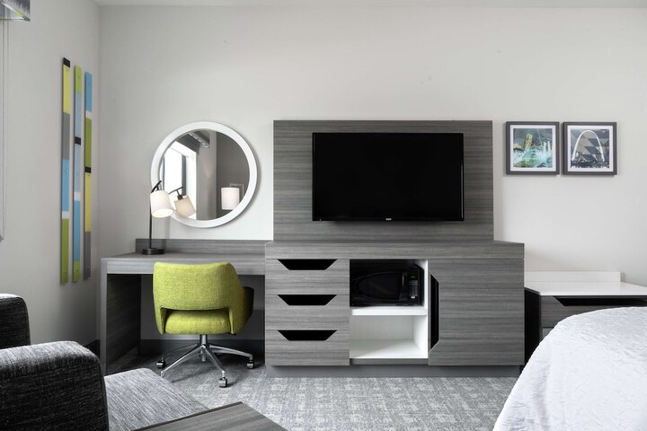 King Room with Microwave and Refrigerator (11 of 15)