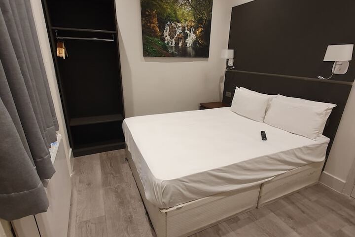 Room 40 of 80